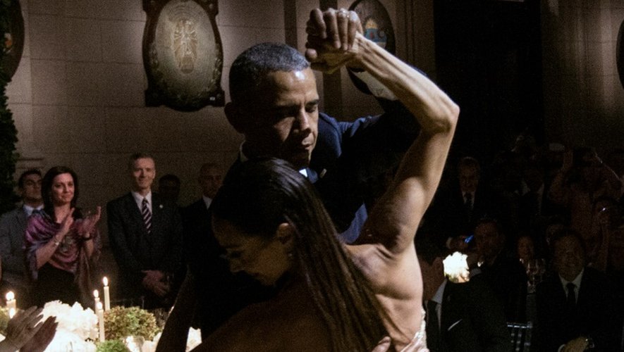 Le président Barack Obama avec une danseuse de tango le 23 mars 2016 à Buenos Aires