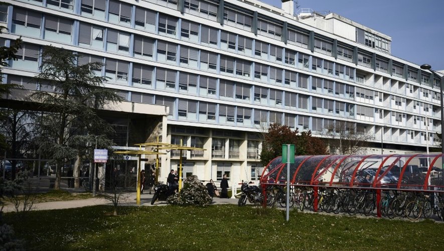 Vue de l'hôpital Pierre Wertheimer à Lyon, où la chanteuse Juliette Gréco a été admise, le 24 mars 2016