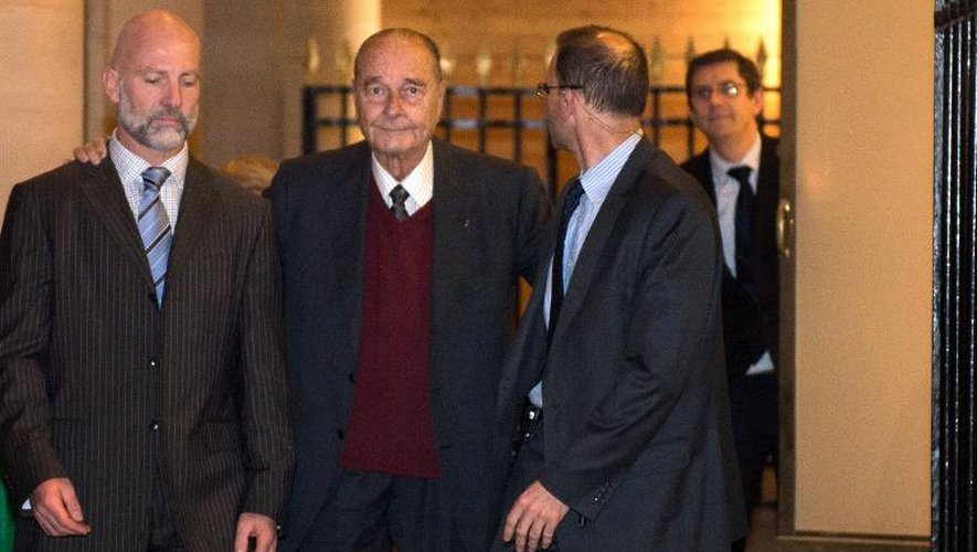 L'ancien président Jacques Chirac (c) quitte le Conseil constitutionnel le 3 décembre 2012
