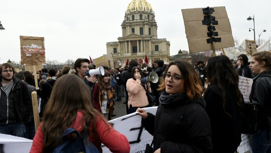 Manifestation lycéenne et étudiante contre la réforme du travail à Paris le 24 mars 2016