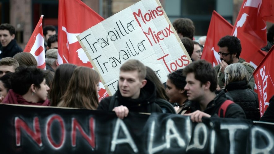Des étudiants manifestent contre le projet de loi travail à Strasbourg le 24 mars 2016