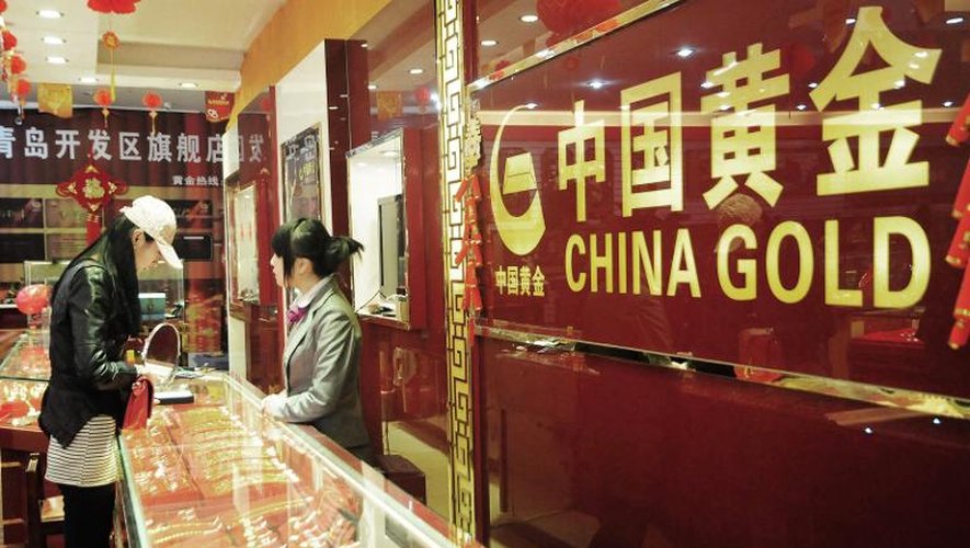 Une boutique de bijoux en or, à Qingdao