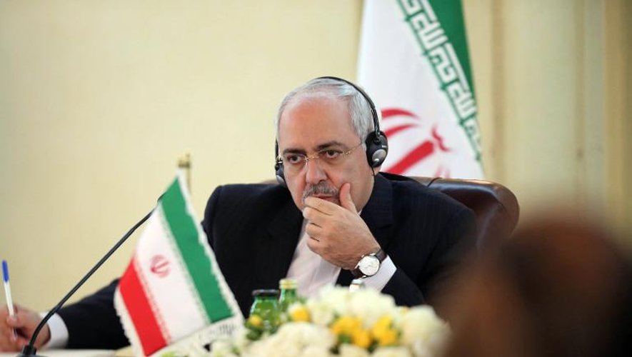 Le ministre iranien des Affaires étrangères, Mohammad Javad Zarif, à Koweit city le 1er décembre 2013