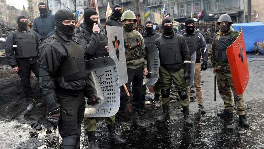Le service d'ordre des opposants le 17 février 2014 à Kiev