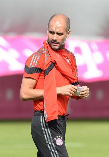 Pep Guardiola lors d'un entraînement le 11 mai 2015 à Munich
