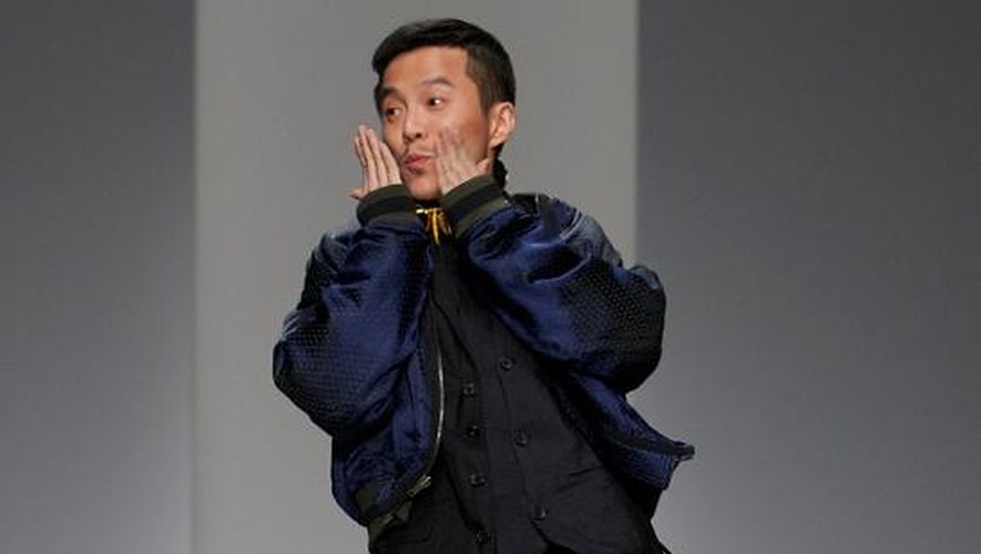 Le créateur Simon Gao lors de la Fashion Week, le 18 février 2014 à Londres