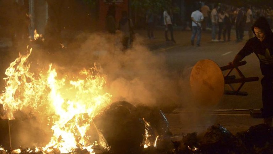 Manifestation de partisans de l'opposant vénézuélien Leopoldo Lopez après son arrestation par la police, le 18 février 2014 à Caracas