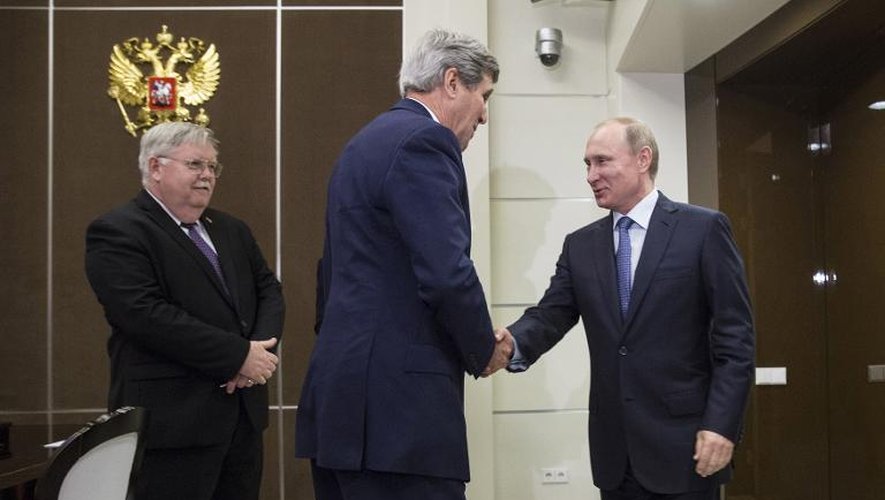 John Kerry accueilli par Vladimir Poutine le 12 mai 2015 à Sotchi