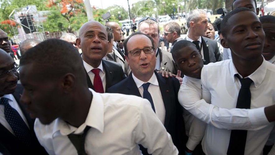 François Hollande et le président haïtien Michel Martelly à Port-au-Prince, le 12 mai 2015