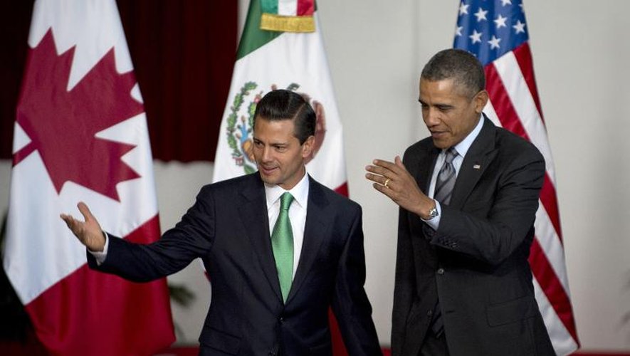 Le président américain Barack Obama (d) et son homologue mexicain Enrique Peña Nieto à Toluca le 19 février 2014