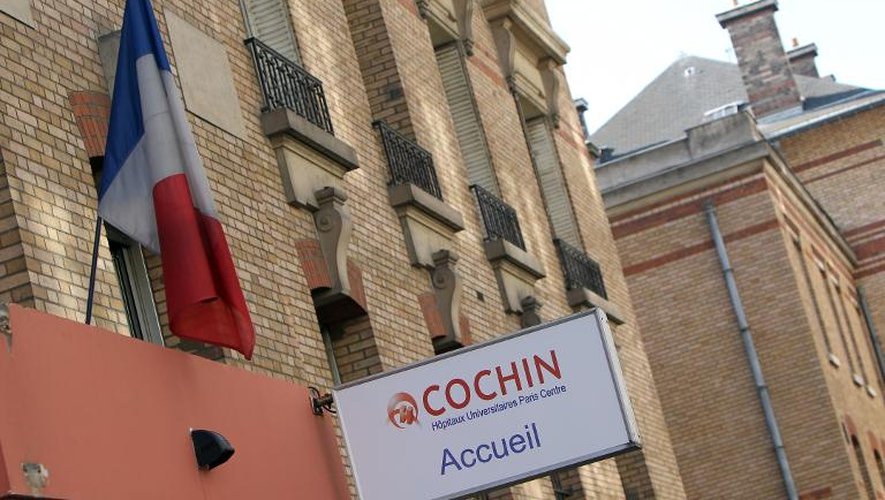 Entrée de l'hôpital Cochin à Paris