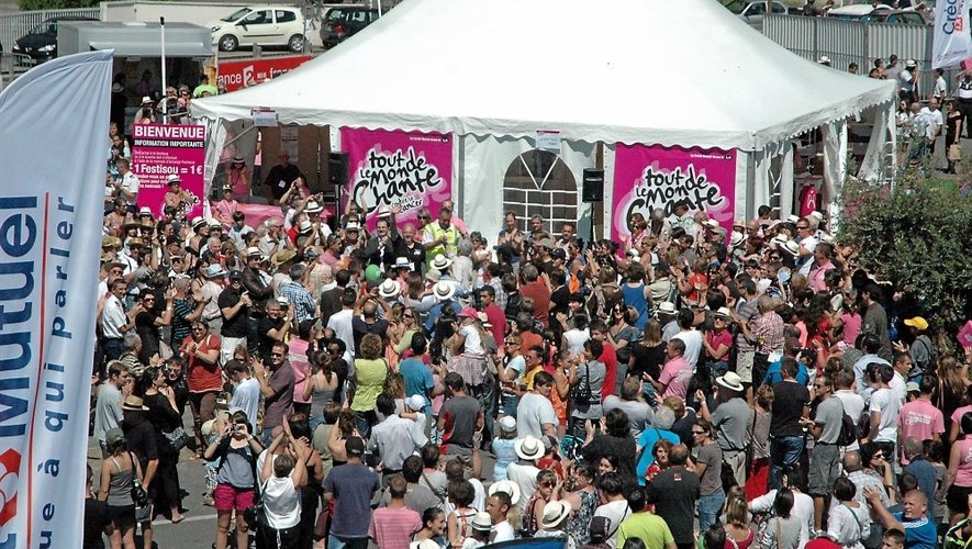 Plusieurs milliers de spectateurs avaient participé aux rendez-vous de Tout le monde chante contre le cancer, l'an passé à Villefranche-de-Rouergue.