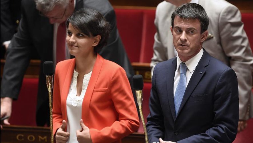 La ministre de l'Education Najat-Vallaud Belkacem et le Premier minisre Manuel Valls lors des questions au gouvernement le 12 mai 2015 à l'Assemblée nationale