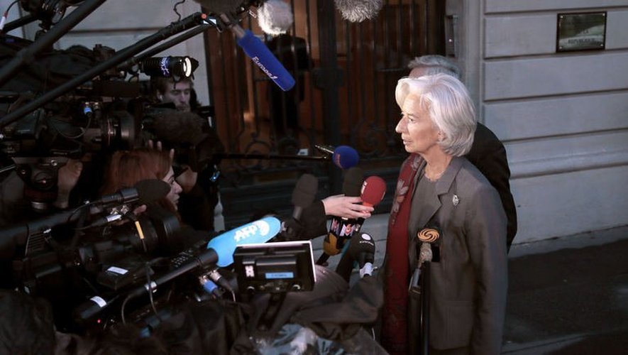 La directrice générale du FMI Christine Lagarde sort de sa deuxième journée d'audition à la CJR, le 24 mai 2013 à Paris