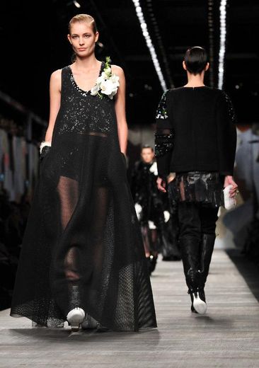 Des mannequins présentent la collection automne-hiver Fendi à la Fashion Week de Milan, le 20 février 2014