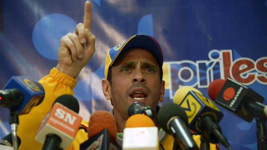 Le leader de l'opposition Henrique Capriles lors d'une conférence de presse à Caracas, le 20 février 2014