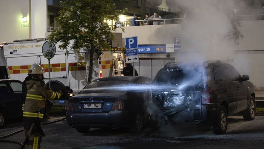 Voiture incendiée le 25 mai 2013 dans la banlieue de Stockholm