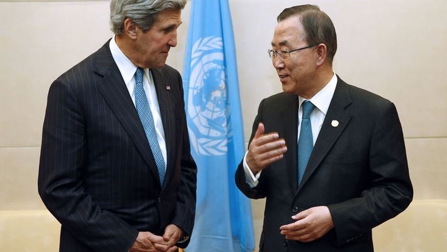 Le secrétaire d'Etat américain John Kerry (g) et le secrétaire général de l'ONU  Ban Ki-moon, le 25 mai 2013 à Addis Abeba