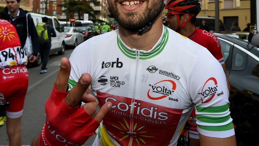 Le Français Nacer Bouhanni, déjà vainqueur la veille, savoure sa 1re place lors de la 2e étape du Tour de Catalogne, le 22 mars 2016 à Olot