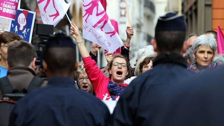 Des opposants au mariage homosexuel manifestent le 25 mai 2013 à Rouen  en marge de la visite de la ministre des Sports Valerie Fourneyron