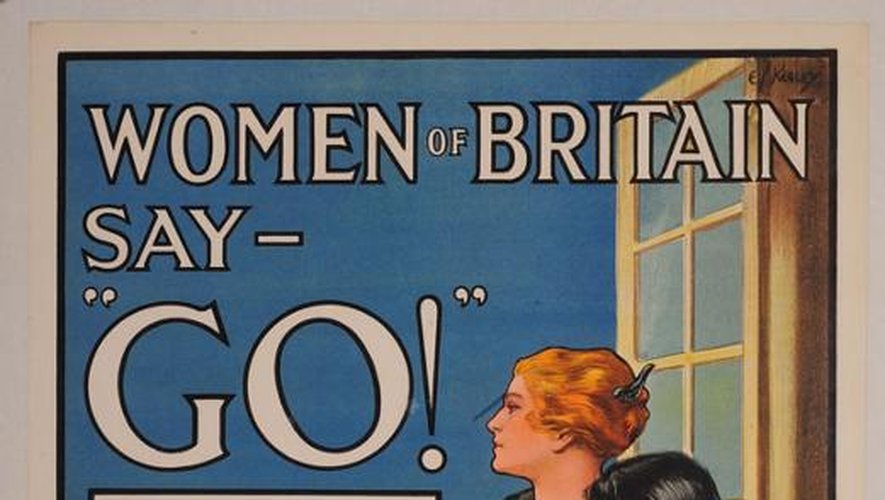 Une affiche de l'Historial de Péronne montrant des femmes britanniques regardant partir des soldats au front pendant la Première guerre mondiale