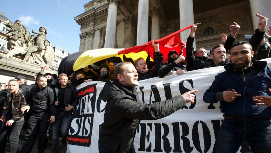 Des manifestants nationalistes belges perturbent les hommages aux victimes des attentats de Bruxelles, le 27 mars 2016
