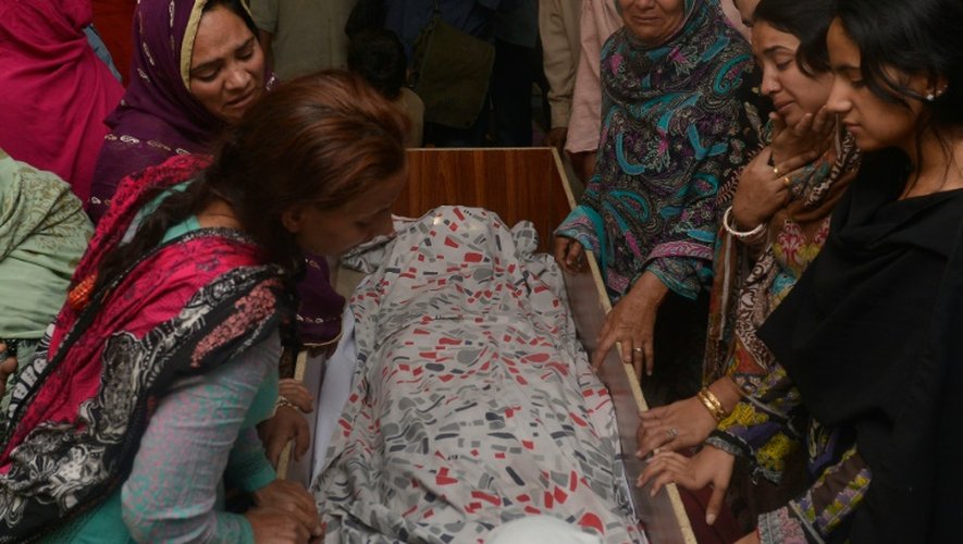 Funérailles d'une victime de l'attentat suicide de Lahore le 28 mars 2016