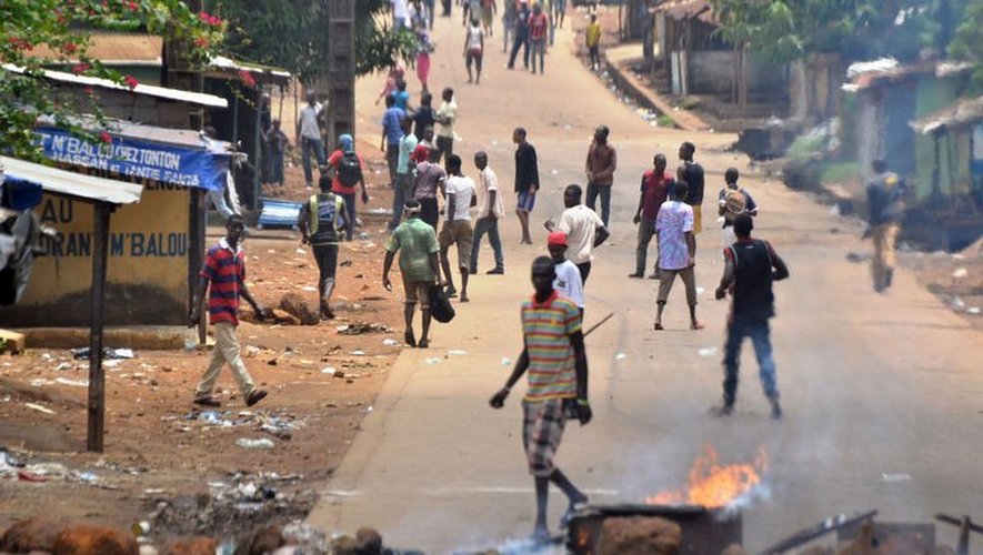 Des opposants dans les rues de Conakry, le 25 mai 2013