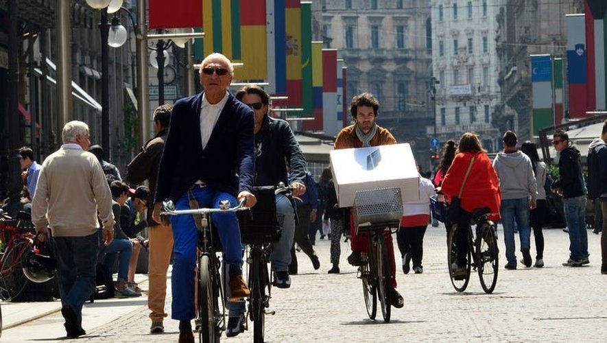 Des cyclistes dans une rue du centre de Milan, le 22 mai 2013