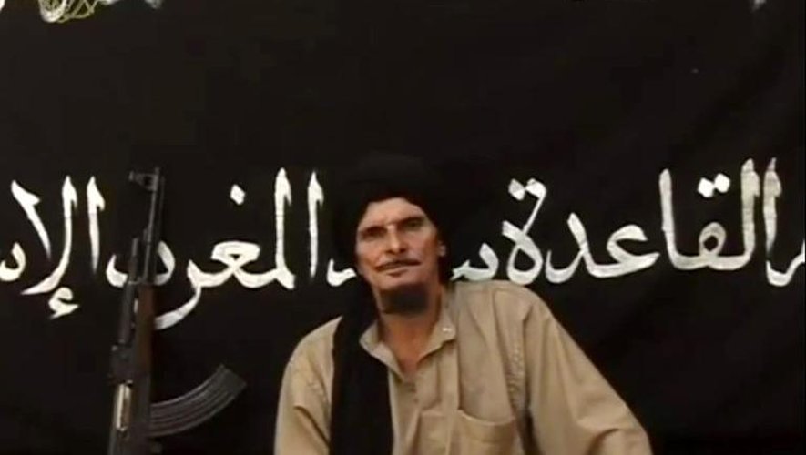 Image extraite d'une vidéo publiée sur le site de l'agence mauritanienne Sahara Media le 9 octobre 2012, montrant le jihadiste français présumé Gilles Le Guen en train de lancer un message d'avertissement à la France, aux Etats-Unis et à l'ONU
