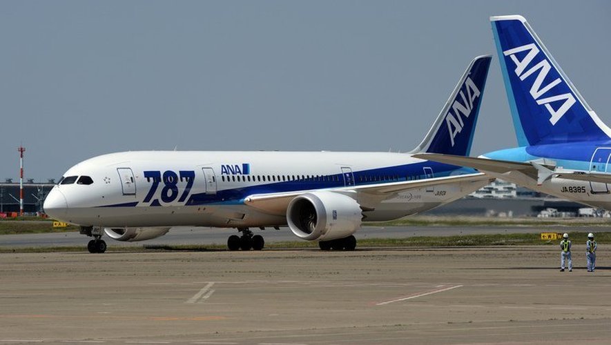 Un Boeing 787 de la compagnie japonaise ANA sur le tarmac de l'aéroport de Tokyo, le 30 avril 2013