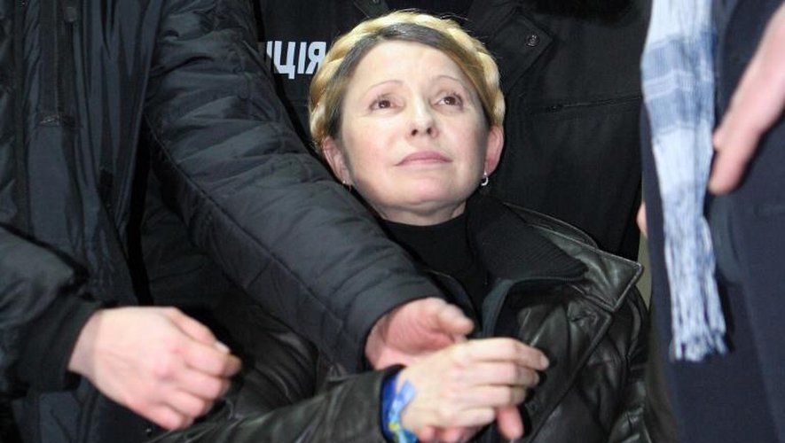 L'opposante ukrainienne Ioulia Timochenko à sa sortie de l'hôpital de Kharkiv le 22 février 2014