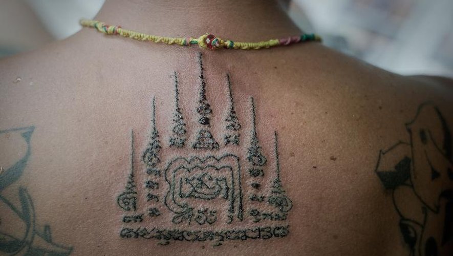Photo d'un tatouage effectué par le  tatoueur Arjarn Neng, le 29 janvier 2015 à Bangkok