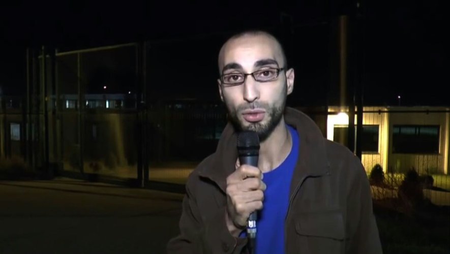 Capture d'une vidéo postée sur YouTube en 2014 montrant Fayçal Cheffou, se présentant comme journaliste indépendant, inculpé dans l'enquête sur les attentats de Bruxelles.