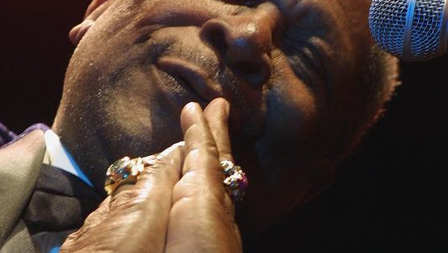 Le chanteur de blues B.B. King, le 25 juillet 2001 lors du festival de Nice, dans le sud de la France