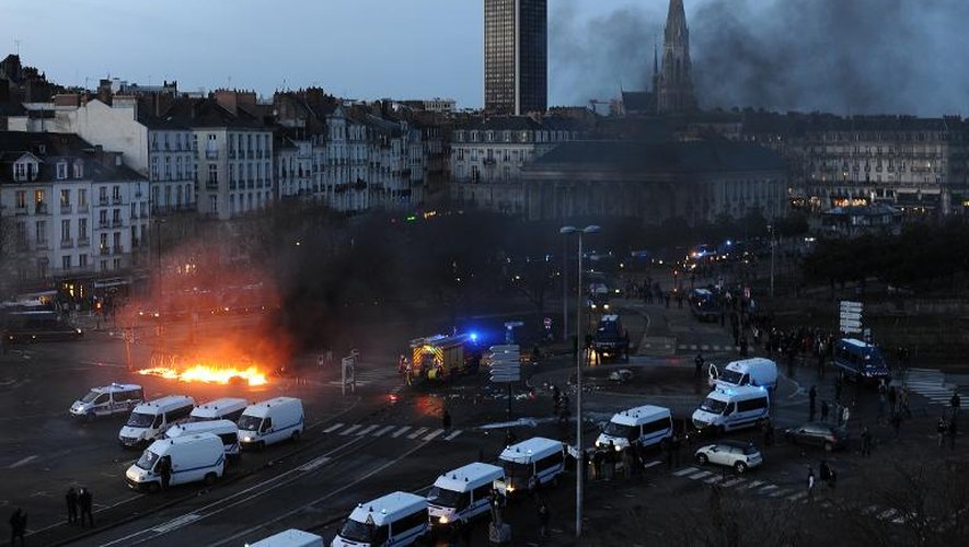 Affrontements dans les rues de Nantes entre manifestants et policiers, le 22 février 2014