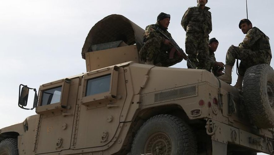 Des soldats afghans en patrouille à Ghazni, le 22 février 2014