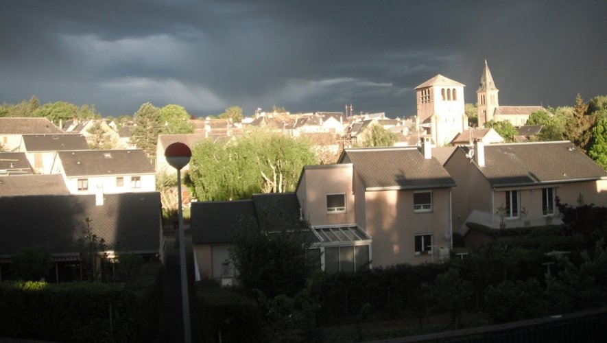 Clair-obscur orageux hier soir au-dessus de Flavin envoyé par Cécile Frayssignes.