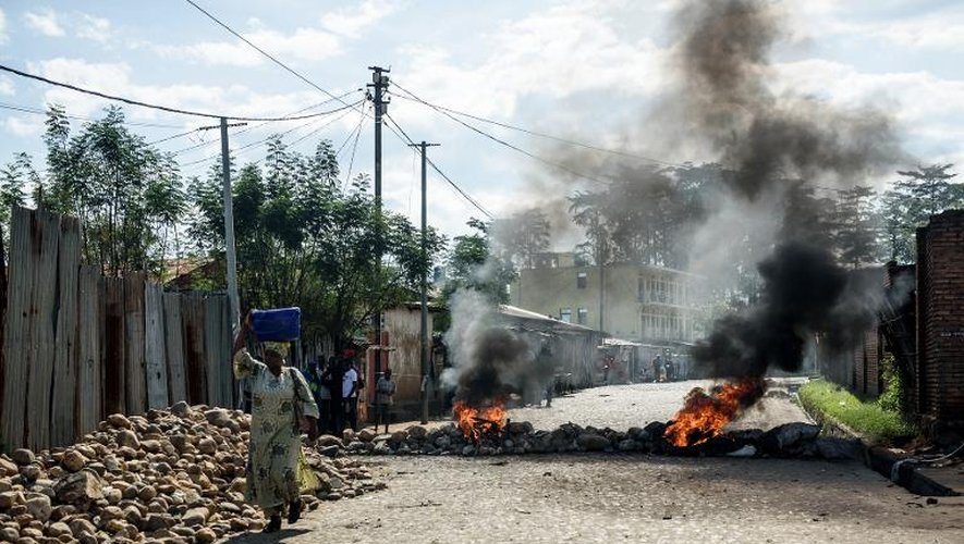 Une barricade dans le centre de Bujumbura, le 14 mai 2015