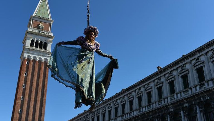 Julia Nasi fait le saut de l'ange le 23 février 2014 à Venise