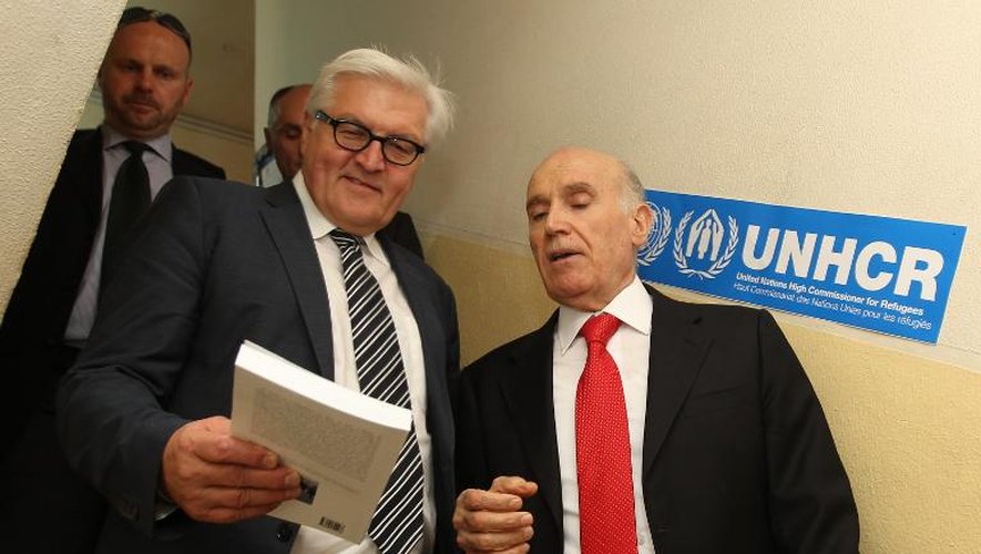 Le ministre allemand des Affaires étrangères Frank-Walter Steinmeir (G) en visite le 15 mai 2015 à Beyrouth