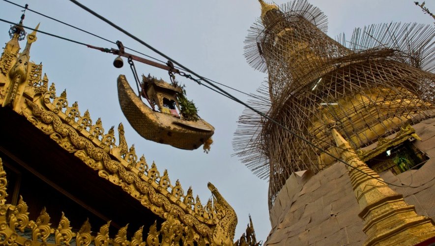 La pagode Sule à Shwedagon en Birmanie en cours de rénovation, le 4 mars 2016