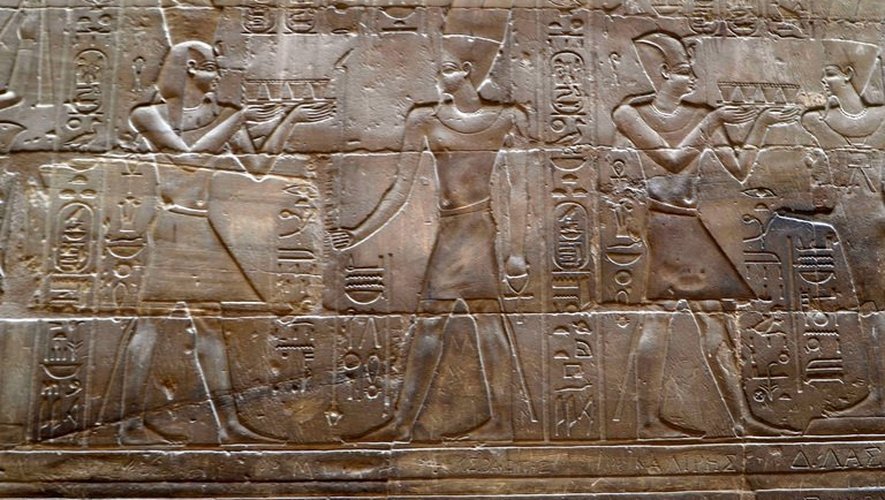 Le bas-relief représentant le dieu Amon, dans le temple d'Amenhotep III de Louxor, photographié après le nettoyage du graffiti qu'y avait fait un jeune touriste chinois, le 27 mai 2013
