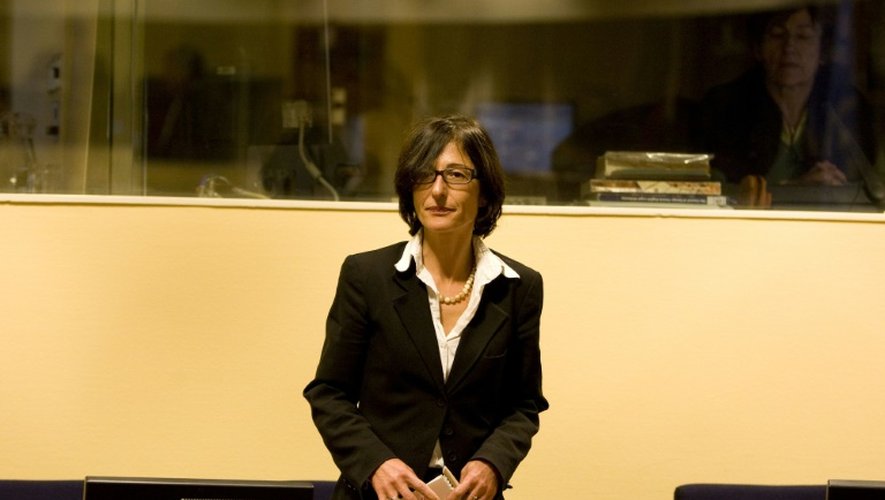 L'ancienne porte-parole du procureur du Tribunal pénal international pour l'ex-Yougoslavie (TPIY), la Française Florence Hartmann, le 27 octobre 2008 devant la  Cour internationale de Justice à la Haye