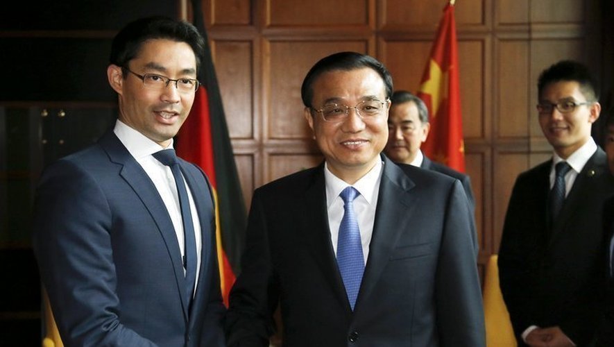 Le ministre allemand de l'Economie, Philipp Rösler, reçoit le Premier ministre chinois, Li Keqiang, le 27 mai 2013 à Berlin