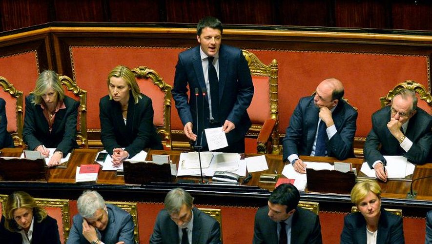 Le nouveau chef du gouvernement italien Matteo Renzi prononce son discours devant le Sénat à Rome, le 24 février 2014