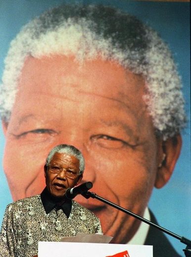 Le président Nelson Mandela prononce un discours à Pretoria, le 29 octobre 1998