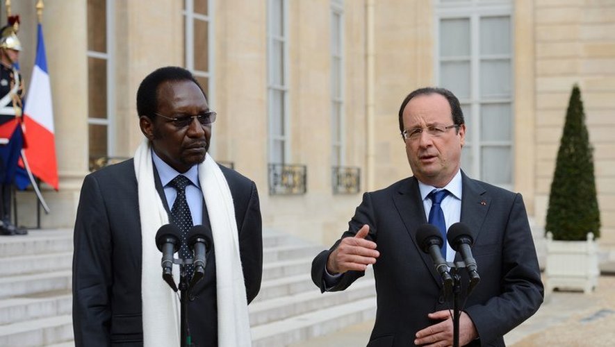François Hollande et le chef d'Etat malien par intérim Dioncounda Traoré à l'Elysée le 17 mai 2013