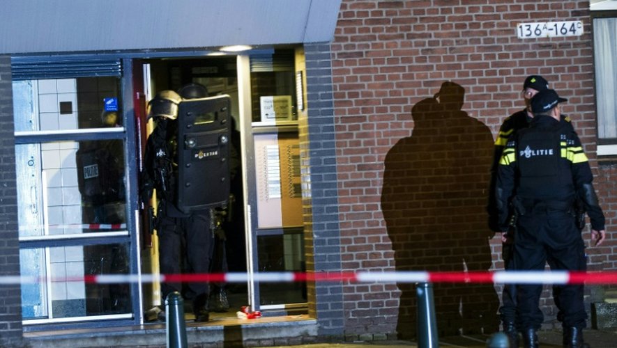 Opération policière le 27 mars 2016 à Rotterdam dans un immeuble où un Français a été arrêté
