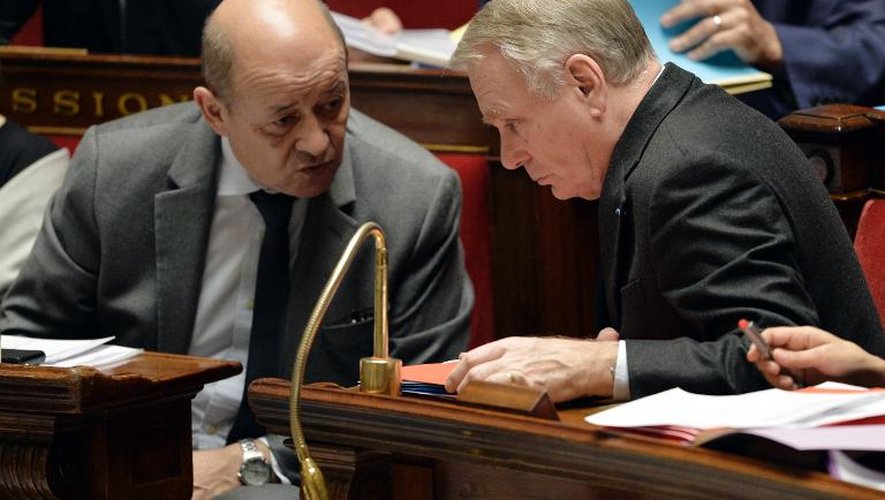 Jean-Yves Le Drian et Jean-Marc Ayrault le 18 février 2014 à l'Assemblée nationale à Paris